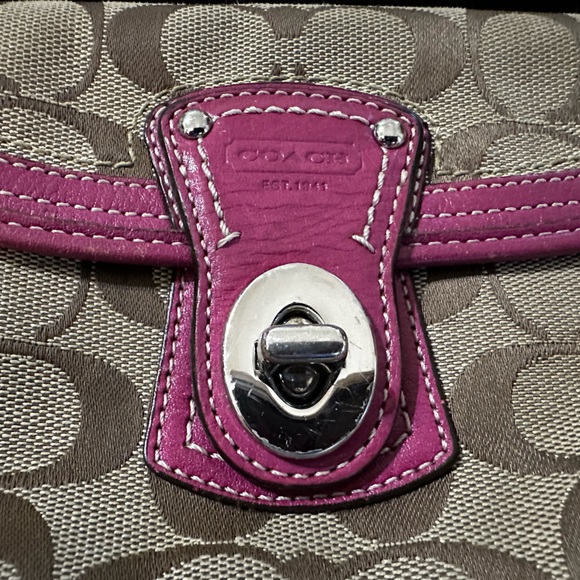 Coach Pink Leather Trim Kiss Lock Wristlet - Picture 2 of 8